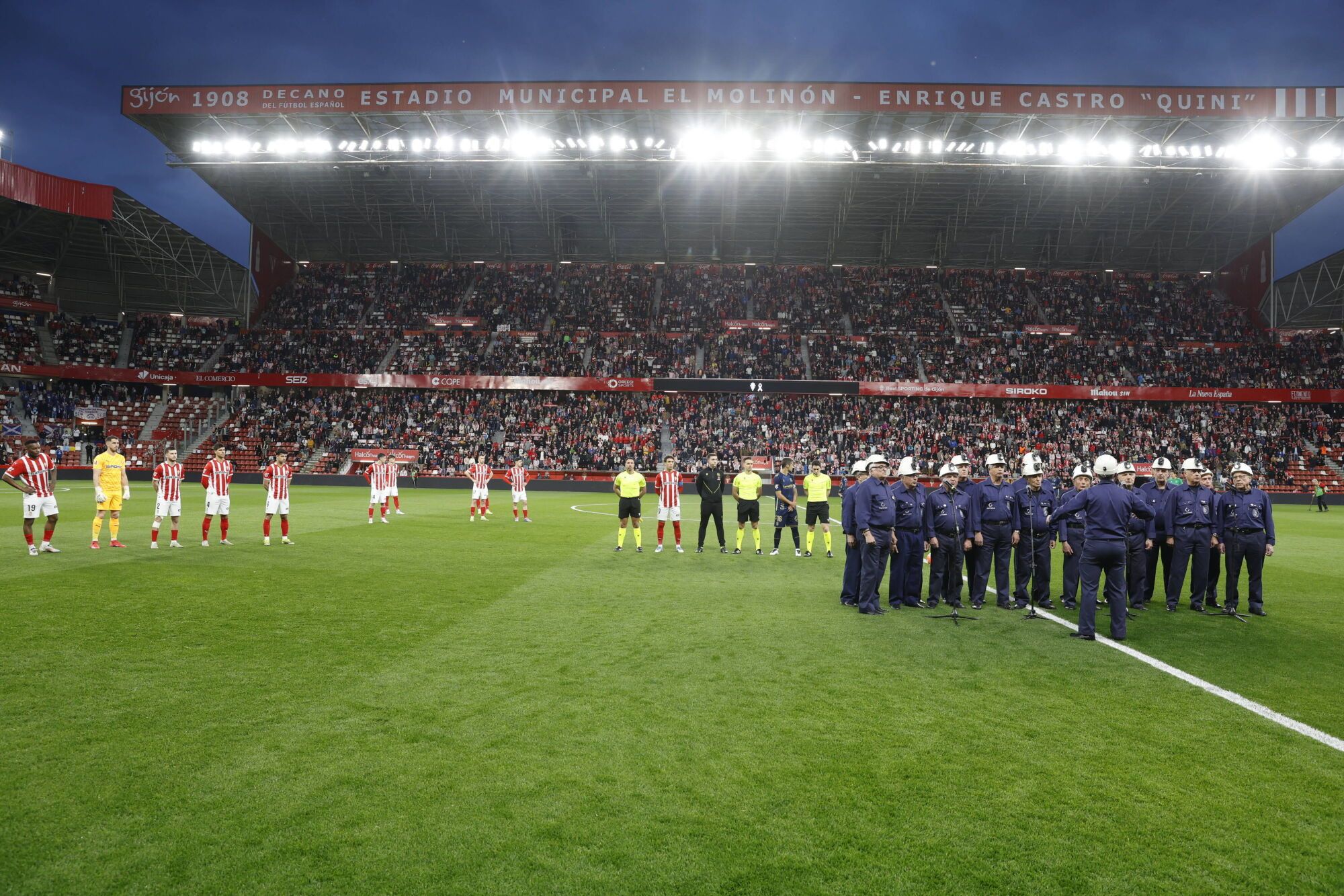 EN IMÁGENES: El Sporting - Tenerife disputado en El Molinón