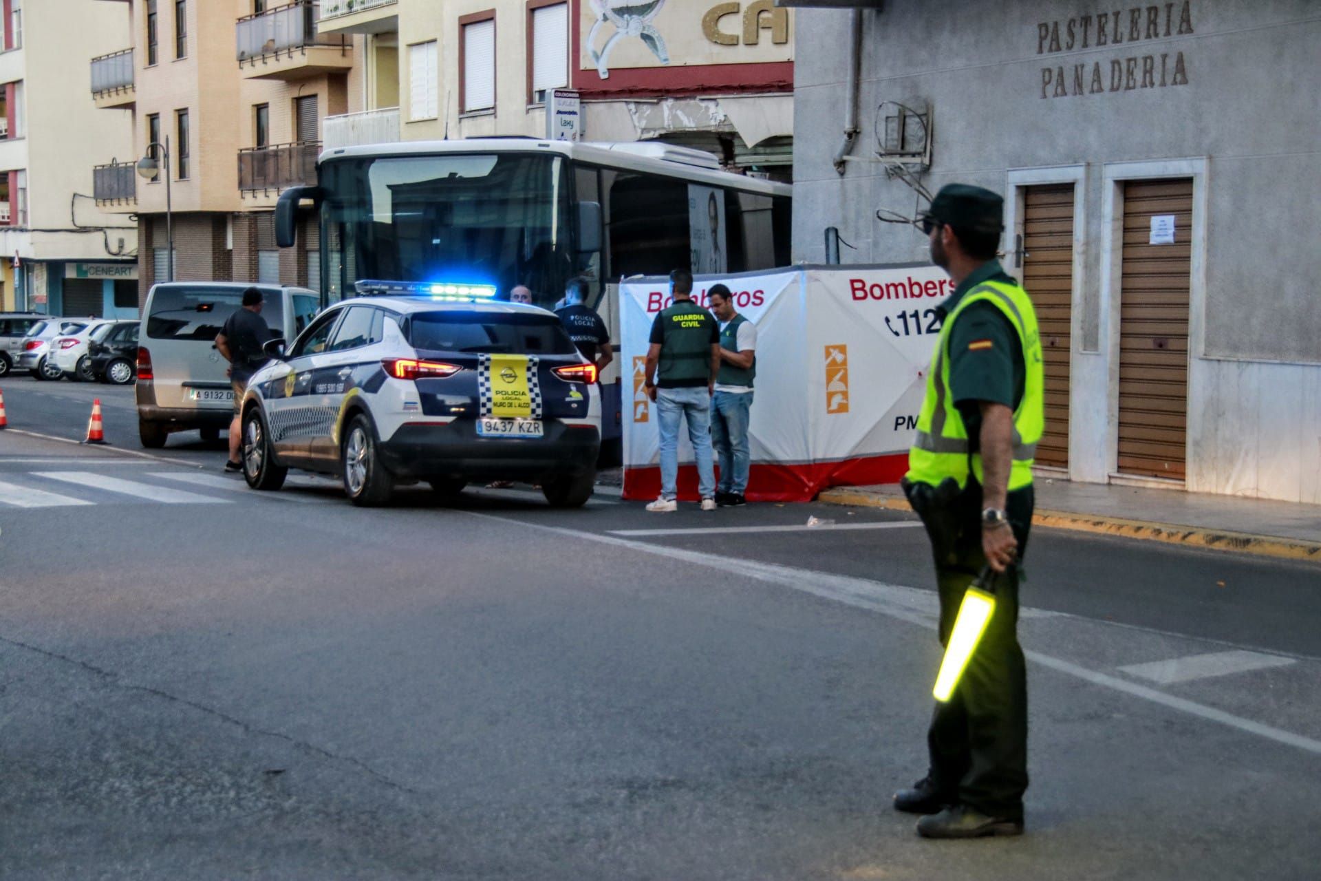 Fatídico accidente en Muro: muere un conductor de autobús tras ser  arrollado por su propio vehículo - Información