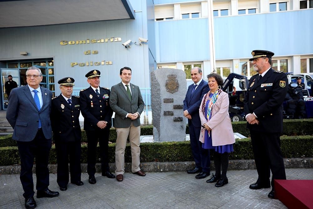 Inauguración del monolito y la plaza de la Policía Nacional