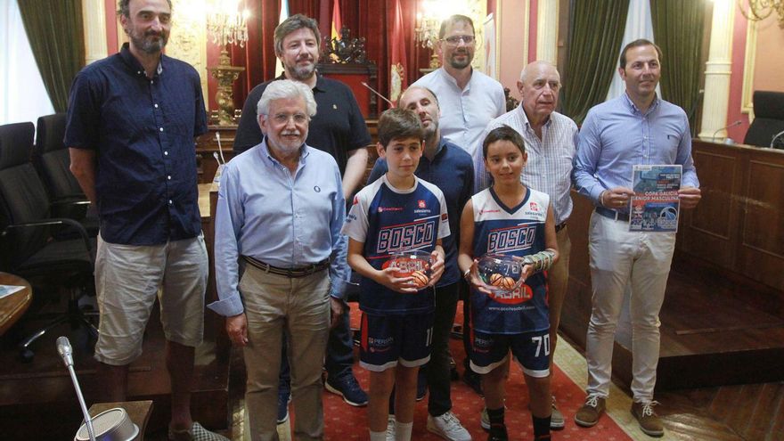 Presentación de la Copa Galicia de baloncesto en el Concello de Ourense. | // IÑAKI OSORIO