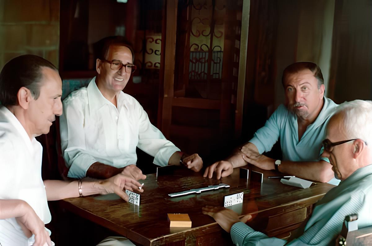 Vizcaíno Casas frente a Buero Vallejo en su partida de dominó.