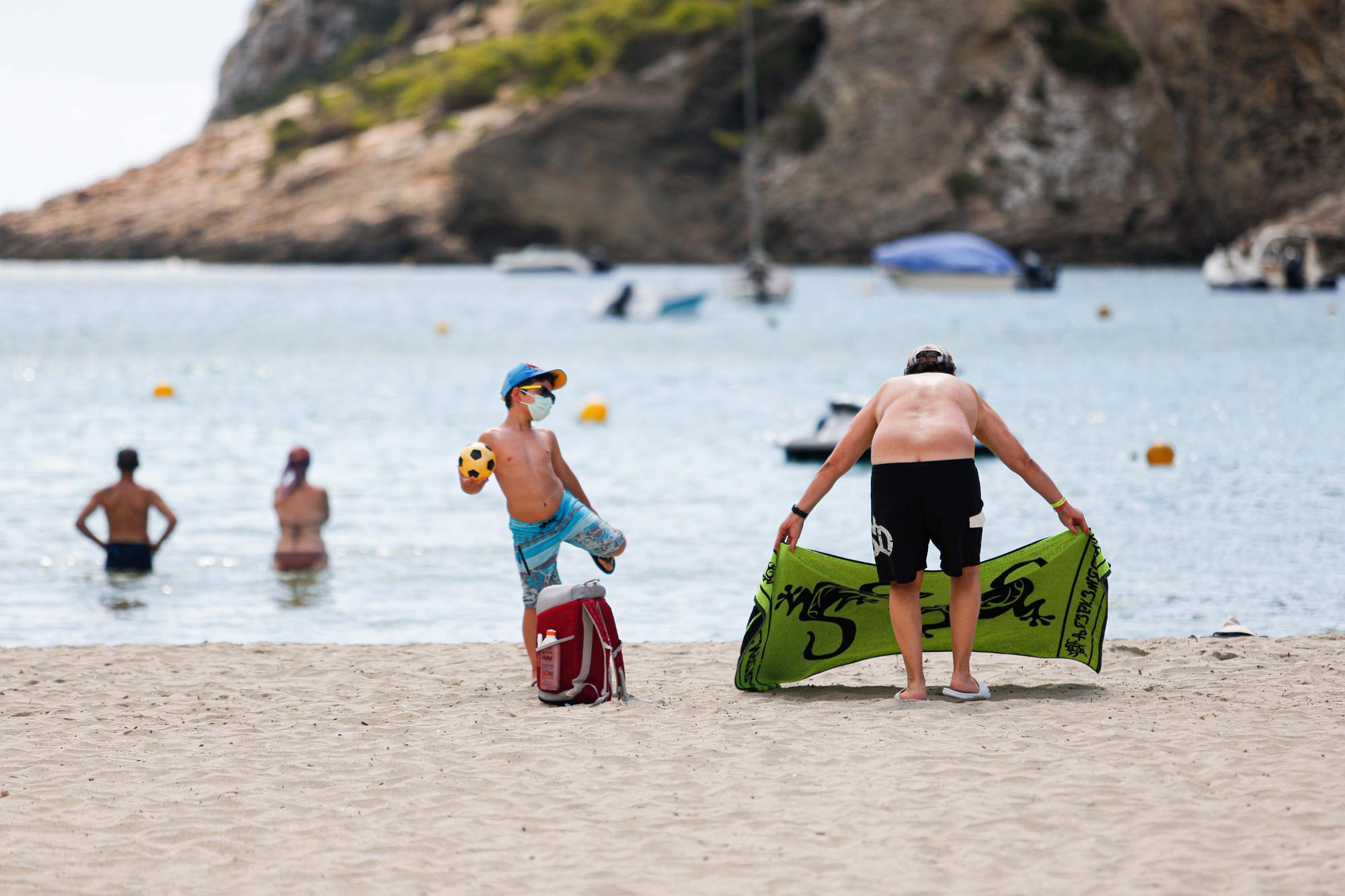 Cala Llonga sale del letargo