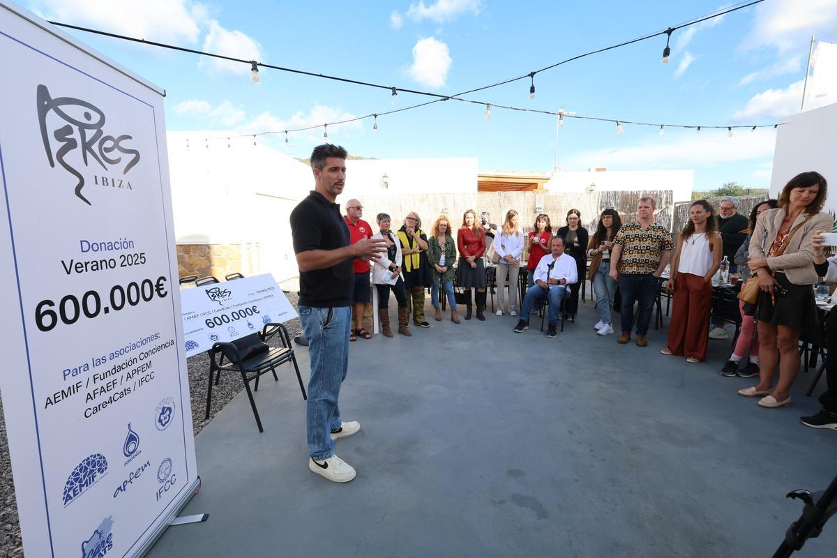 Javier Riesco, director de Operaciones de Ibiza Rocks Group, al inicio del acto solidario.