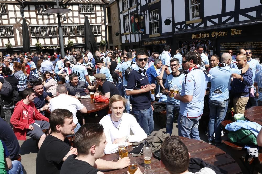 Manchester se tiñe de azul celeste