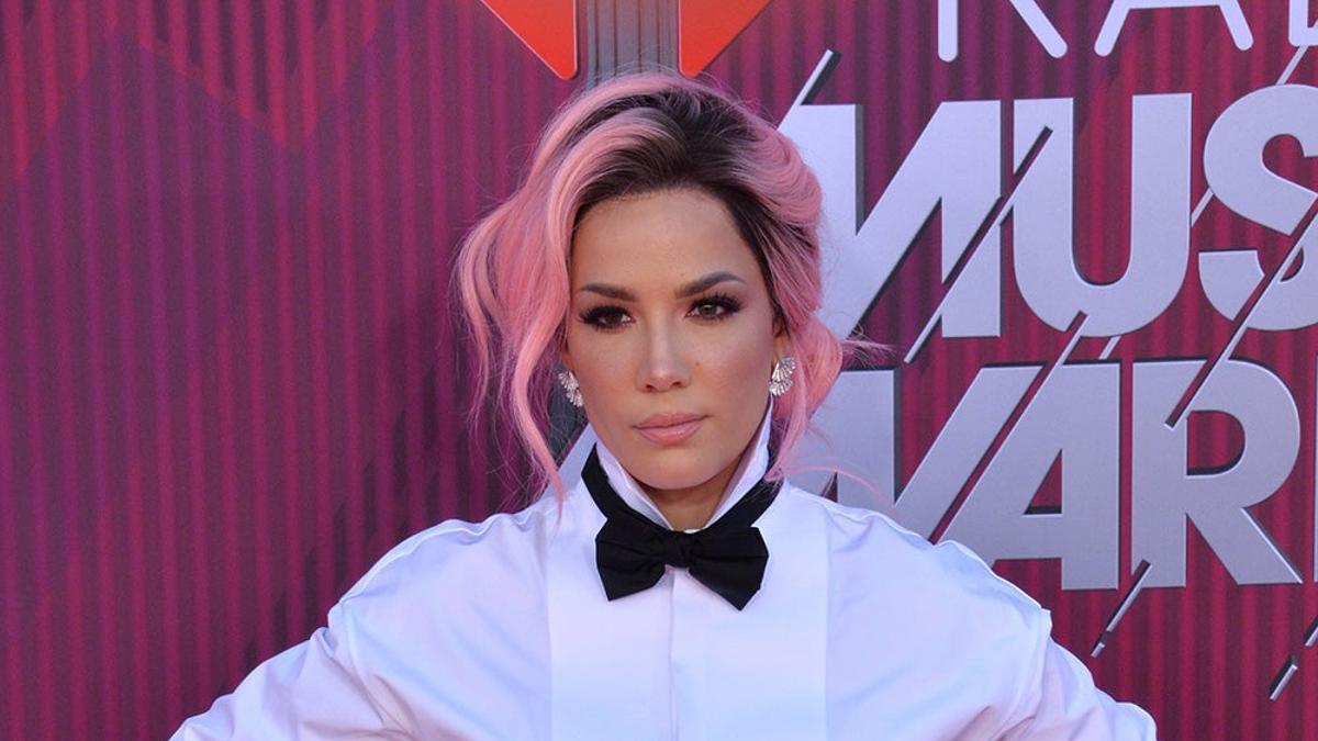 Halsey y su conflicto adolescente con la prostitución