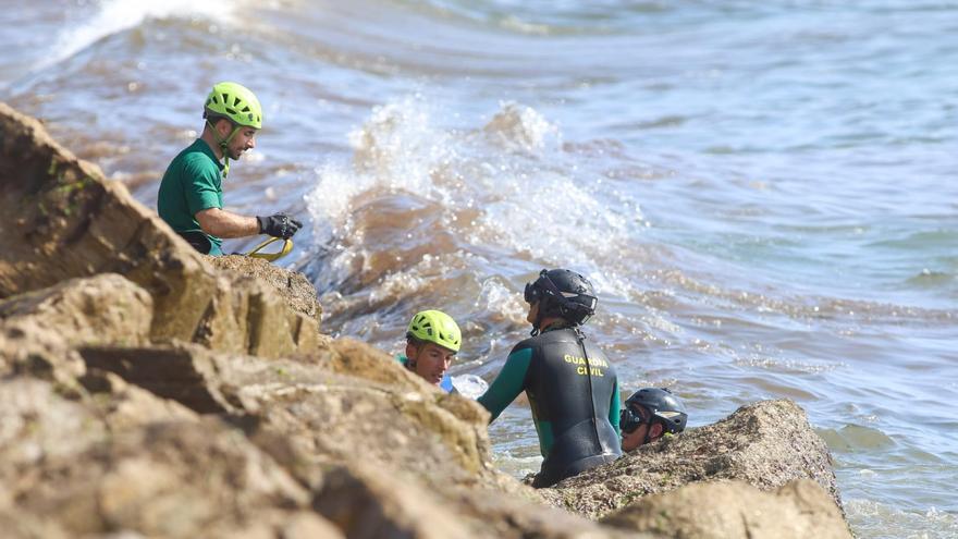 Rescate de un cadáver hallado en el espigón de la playa de Massalfassar