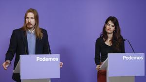 Isa Serra junto a Pablo Fernández comparecen ante los medios.