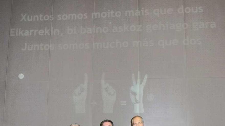 Manuel Salaverría, Alberto García Erauzkin y Fernando Ojeda, ayer, durante la presentación.