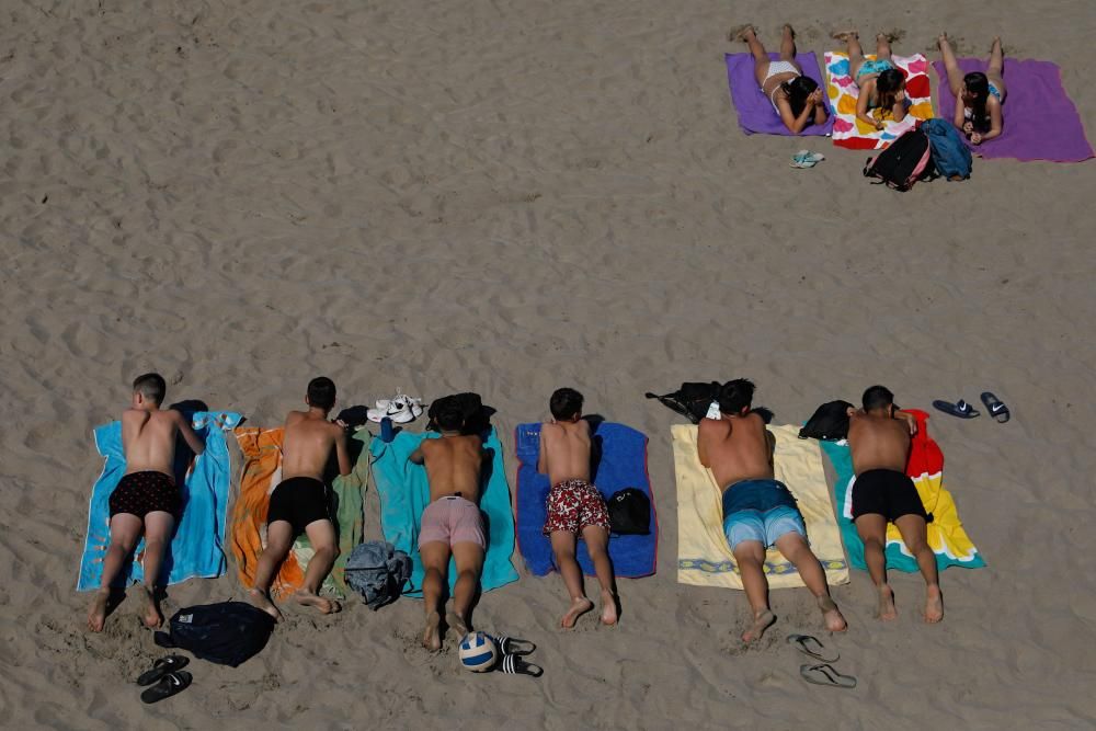 Sábado de playa en Asturias: parcelas de arenal