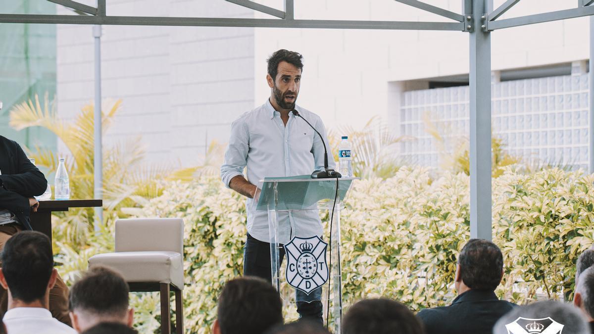 Carlos Ruiz, en su último acto como futbolista del CD Tenerife.