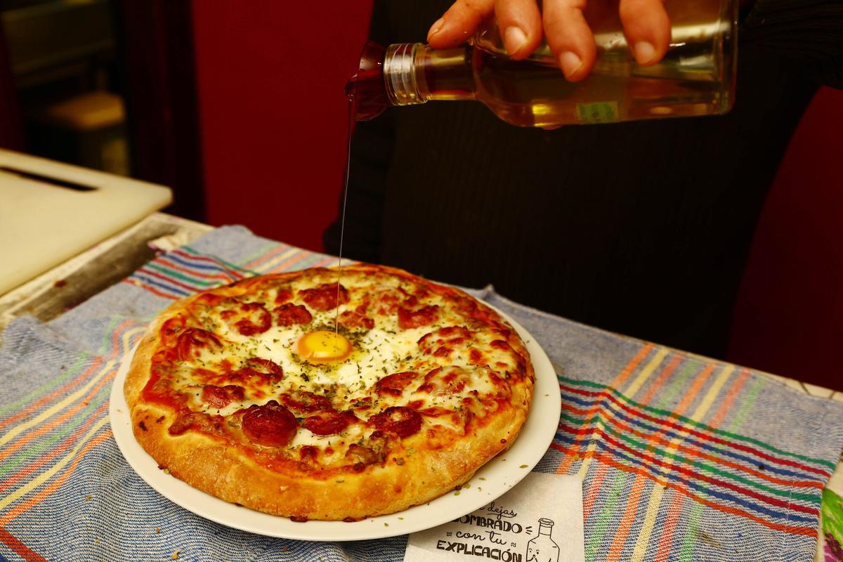 En imágenes | La Góndola, una pizzería familiar a la española con más de 40 años de historia en el centro de Zaragoza