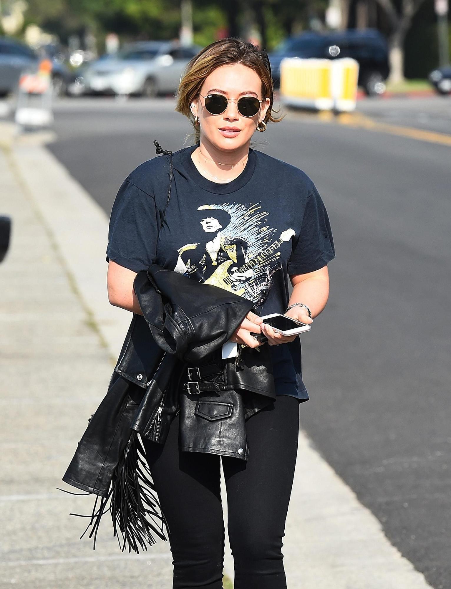 hilary-duff-ha-llevado-las-botas-mas-raras-de-la-temporada