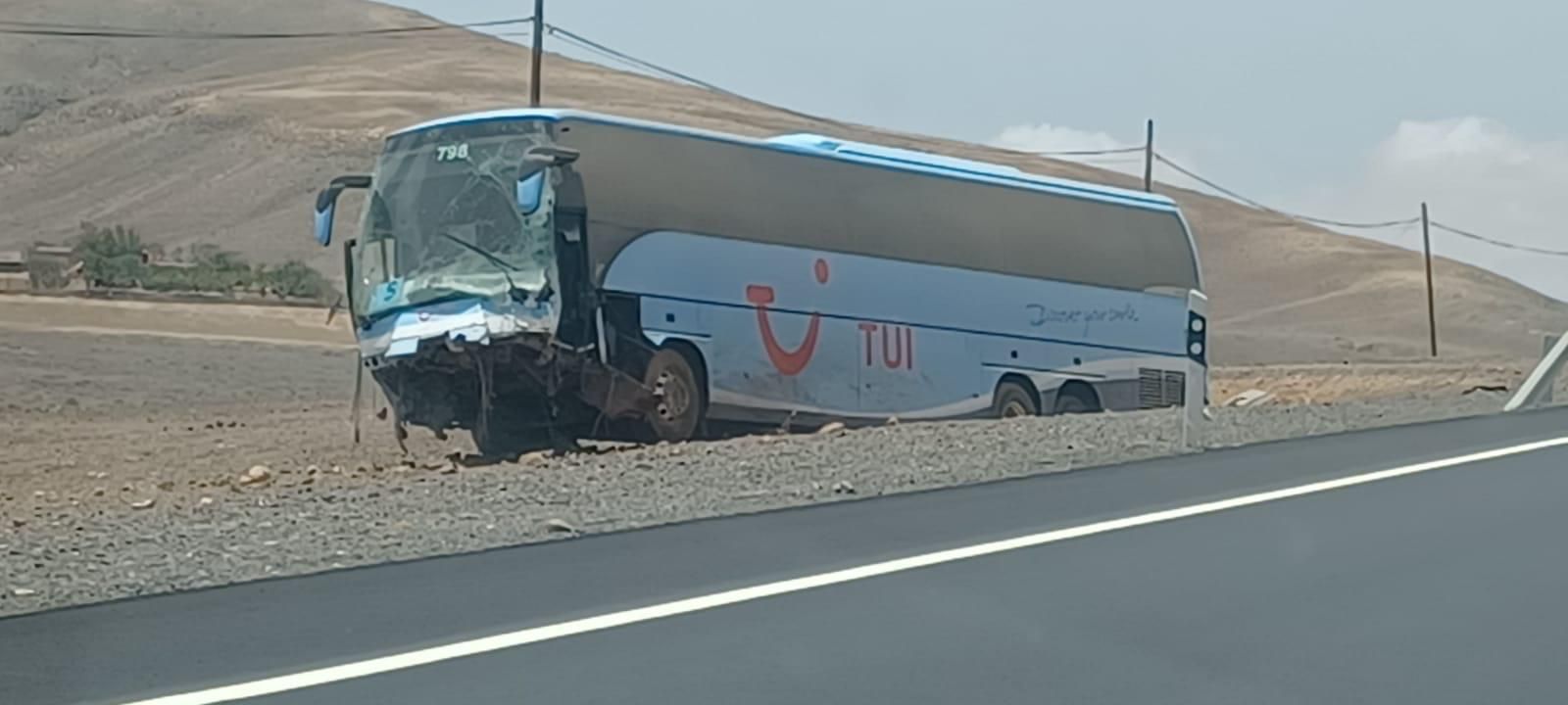 Colisión entre una furgoneta y una guagua en Fuerteventura