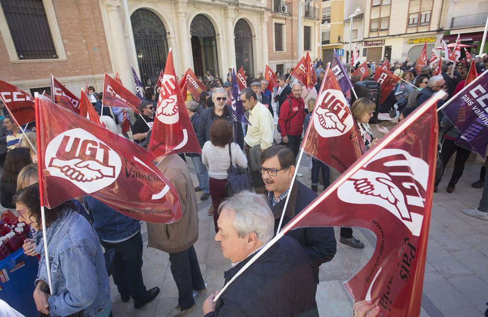 Concentración de pensionistas en Castelló