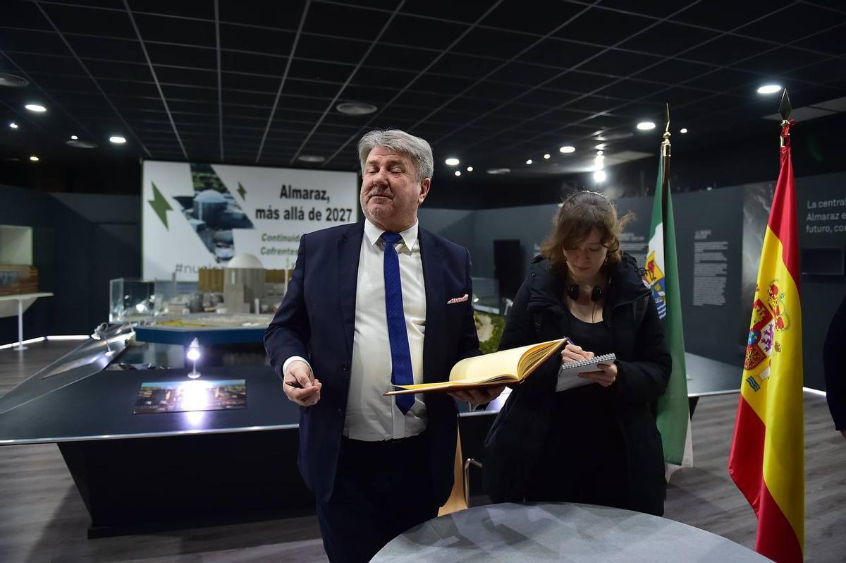 Fotogalería | La delegación de eurodiputados visita Almaraz y conoce de primera mano el funcionamiento de la central nuclear