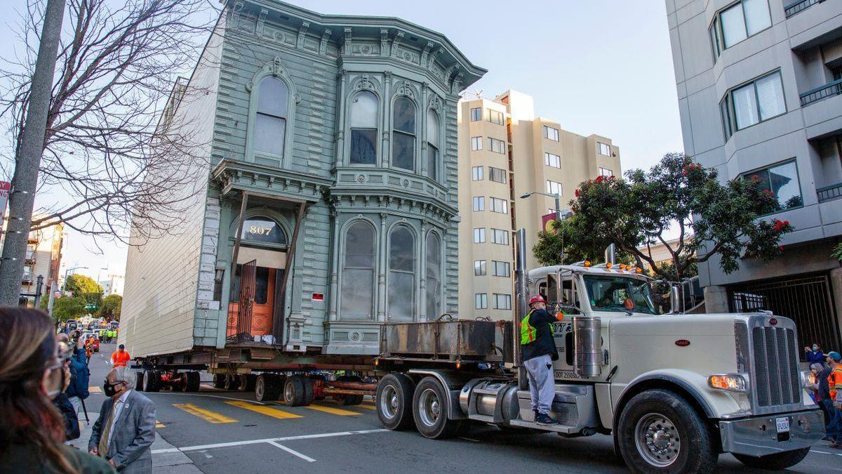 El sorprendente traslado de una casa victoriana en San Francisco