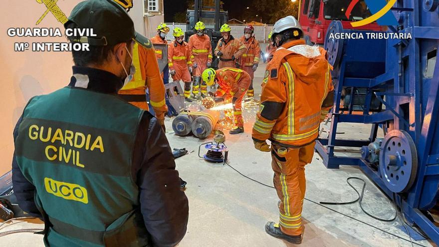 Media tonelada de «coca» oculta en una trituradora