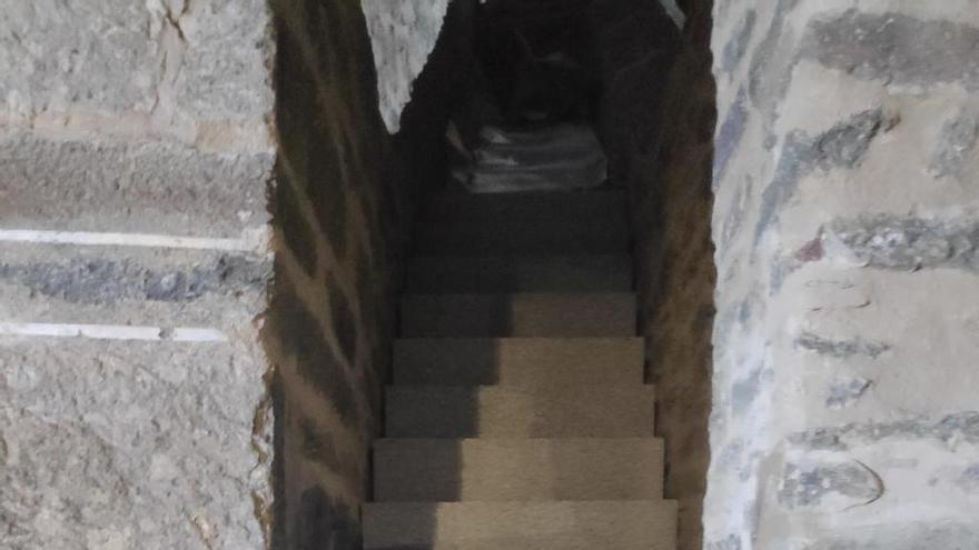 Nuevos escalones en la torre de Mombuey