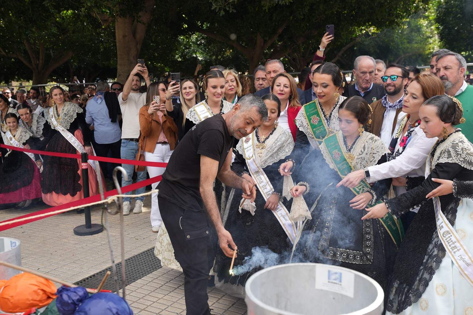 Búscate en las fotos: la mascletà del viernes