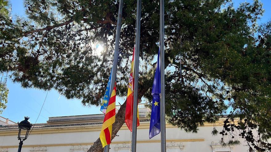 Banderas a media asta en Moncada por el pavoroso incendio de Campanar