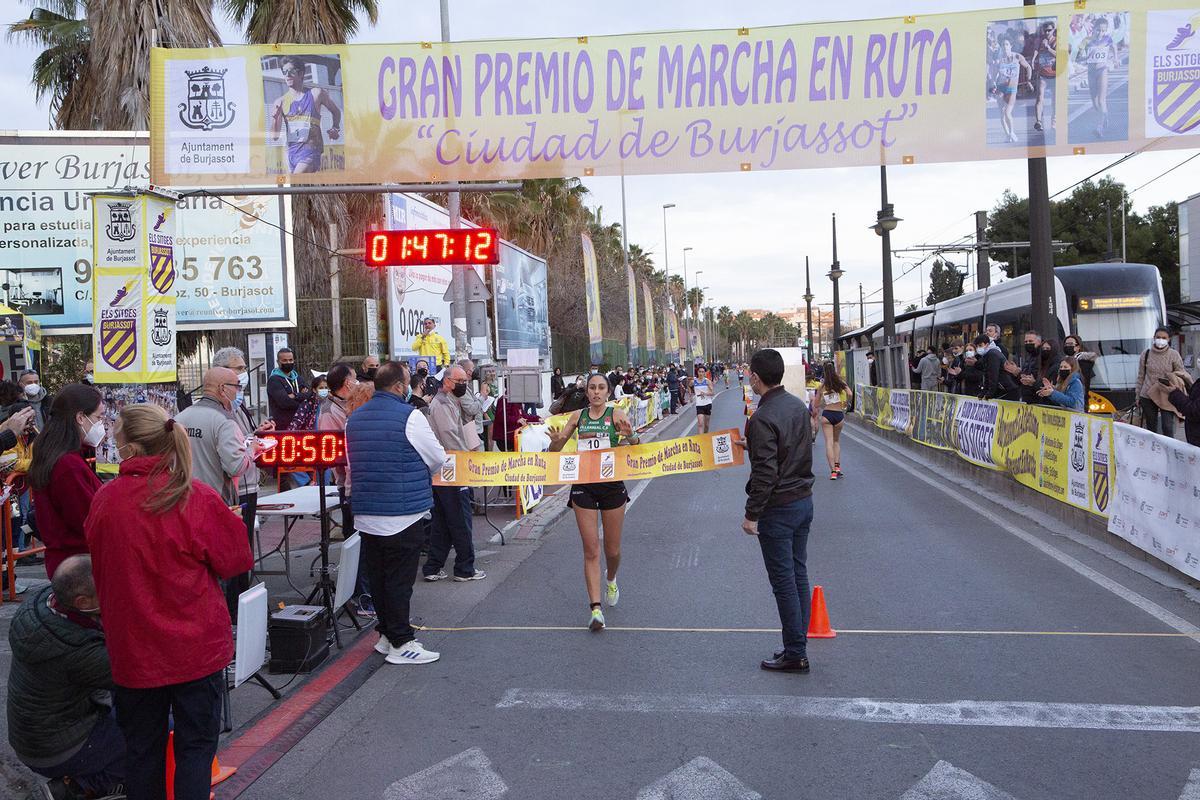La marchadora del Playas de Castellón, Andrea Cabré completó las 20 vueltas al circuito de 1 km en 1:47:13.
