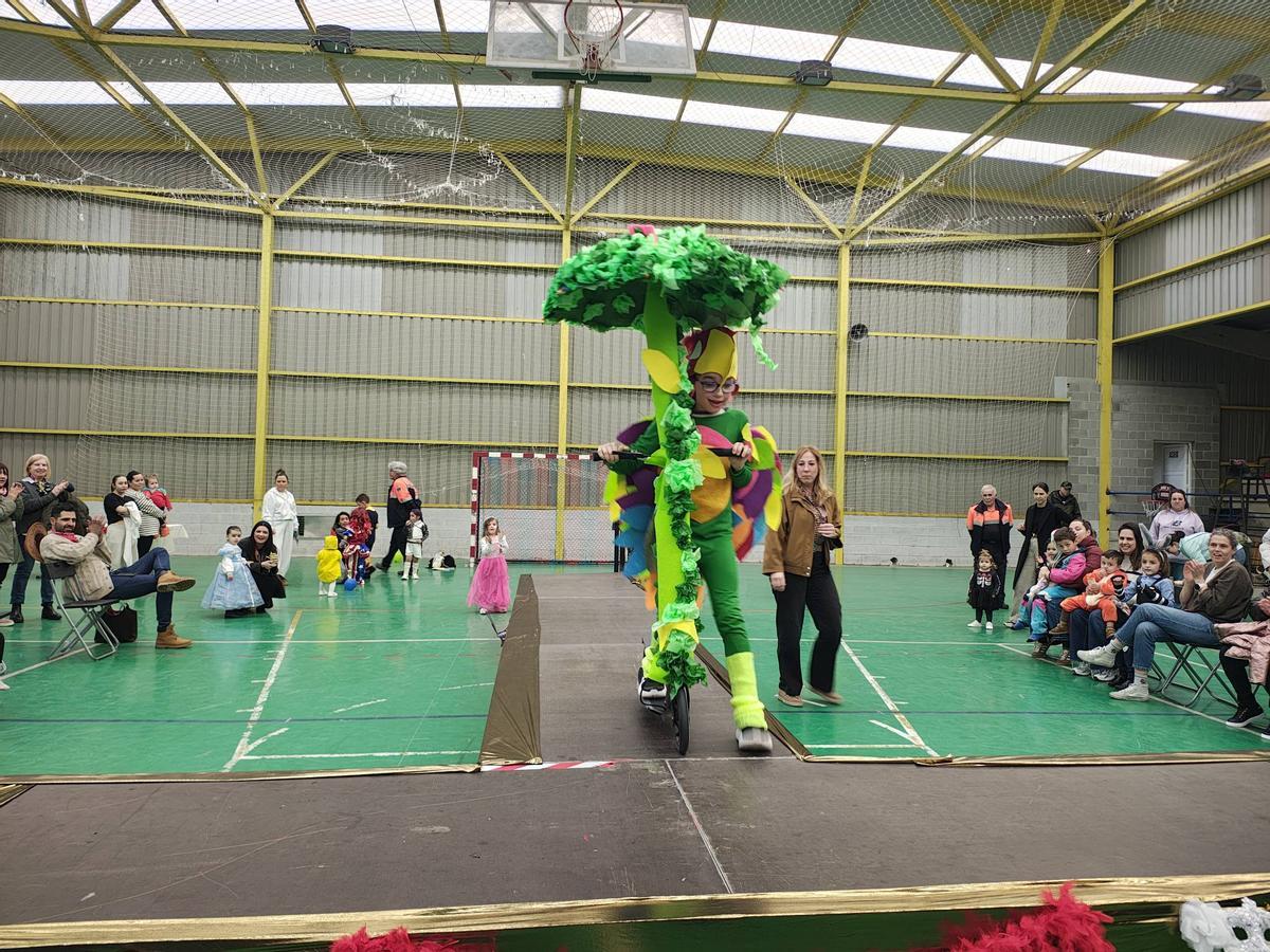 EN IMÁGENES: Salas y Láneo celebran el carnaval con un desfile de disfraces y un concurso de casadiellas