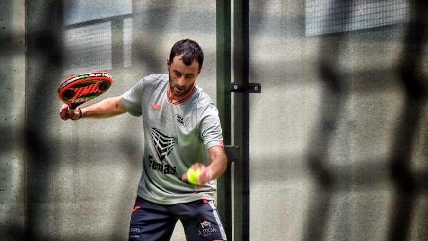 Nando Varela, en el partido del Deza Pádel contra el líder.