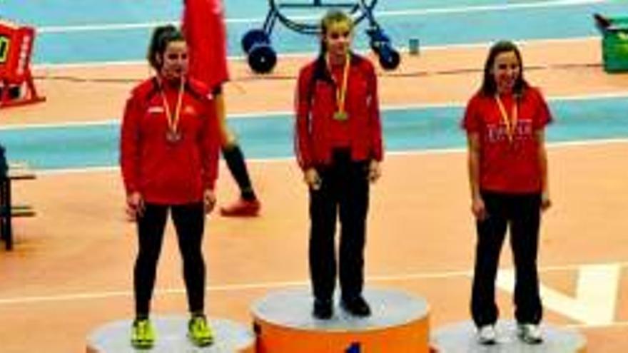 Lucía Sánchez, del Diocles de Mérida, bronce en salto en el nacional cadete