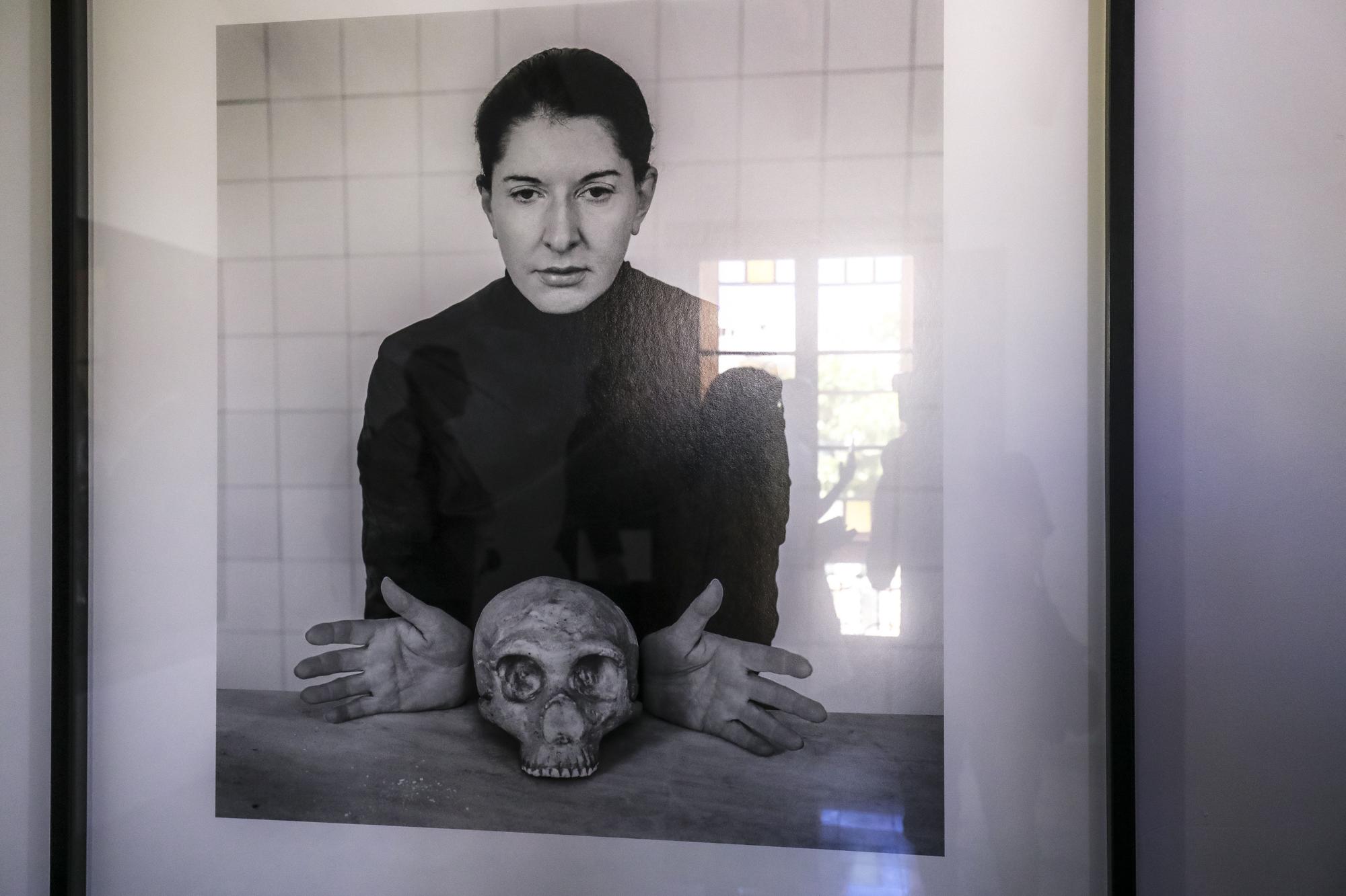 Marina Abramović in der Galerie Horrach Moya in Palma de Mallorca