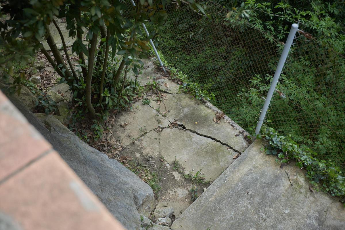 Les fotos dels desperfectes en una casa per les obres de la variant d'Anglès