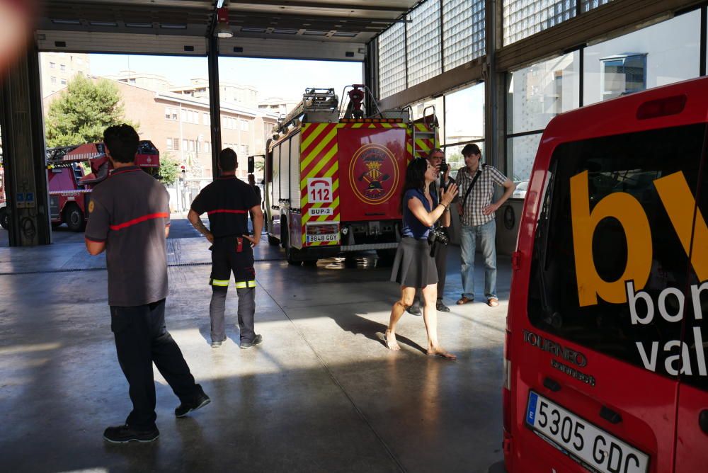 Los bomberos, en la campaña con las mascotas.