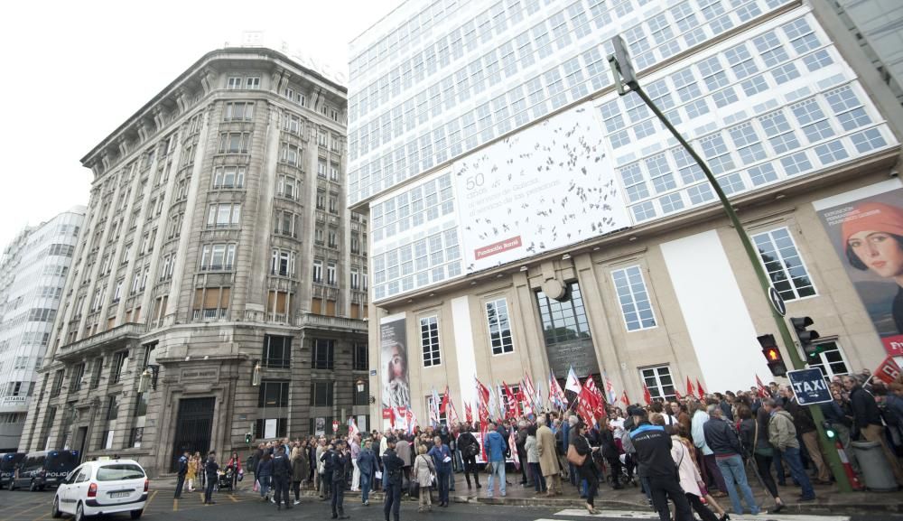 La entidad prevé llevar a cabo el cierre de 42 oficinas y recortar unos 250 empleos en Galicia.