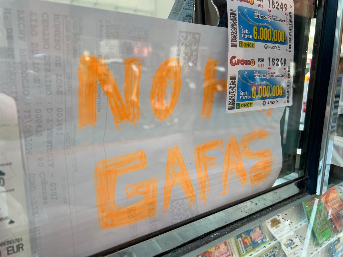 Cartel de "No hay gafas" en la ONCE