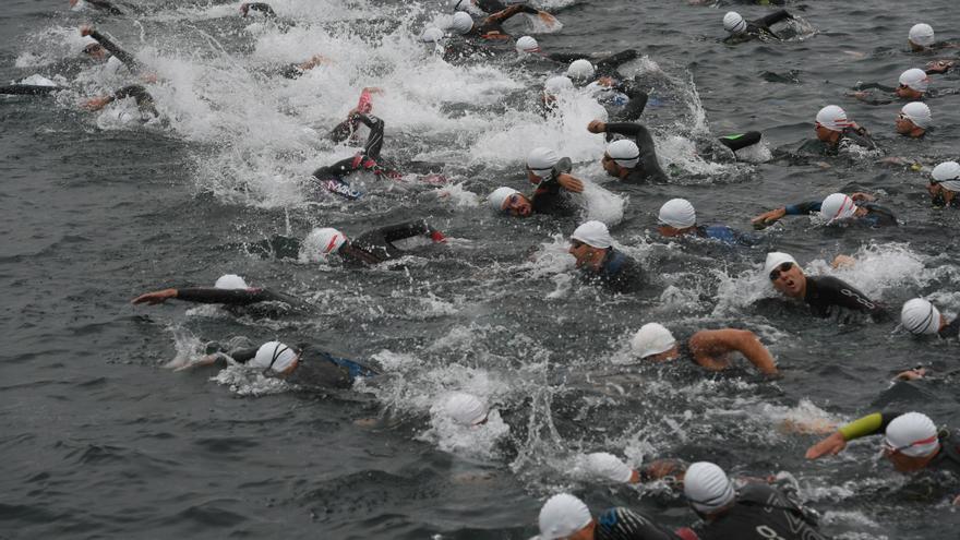 Más de 350 deportistas participan en el Triatlón Cidade da Coruña