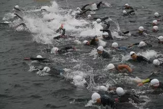 Más de 350 deportistas participan en el Triatlón Cidade da Coruña