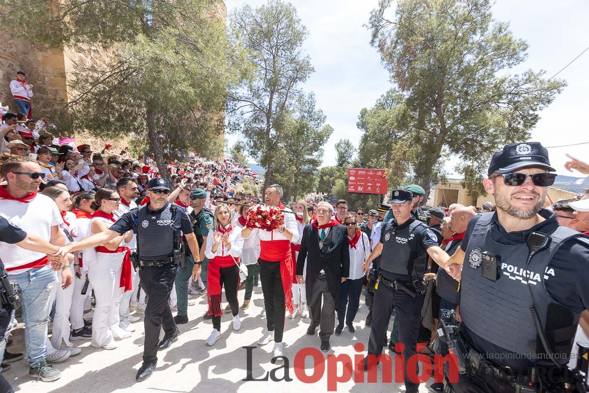 Bandeja de flores y ritual de la bendición del vino en las Fiestas de Caravaca