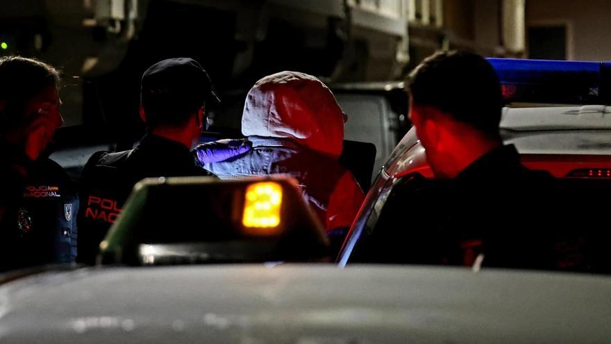 Un detenido, una escopeta incautada y un reguero de sangre cercan al crimen de Vigo