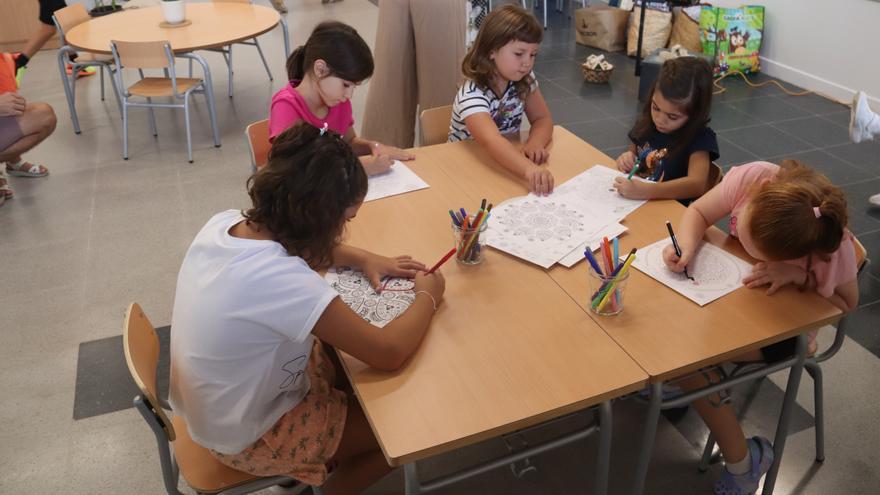 Divuit alumnes estrenen el curs a Campllong després de mig segle sense escola al poble