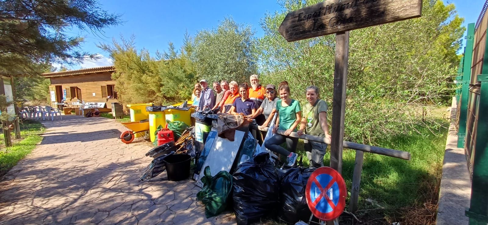 Las imágenes de la jornada de limpieza en el parque de la Gola