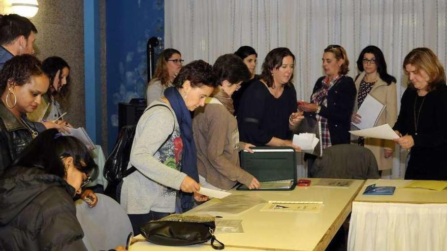 La reunión de las clases de apoyo de O Mencer fue en la Estación de Autobuses de Lalín . // Bernabé/J. Lalín