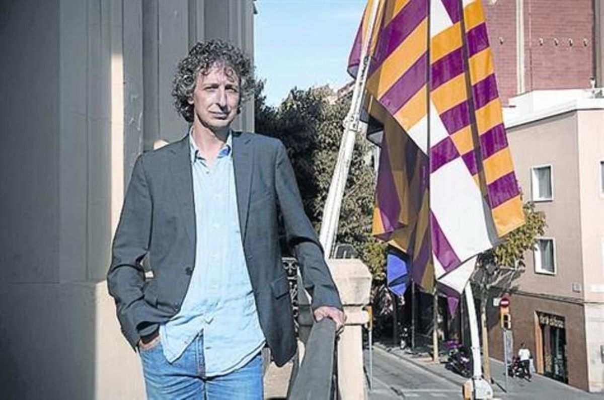 Seu del districte . Iniesta, al balcó on pronunciarà el pregó. Seu del districte . Iniesta, al balcó on pronunciarà el pregó.