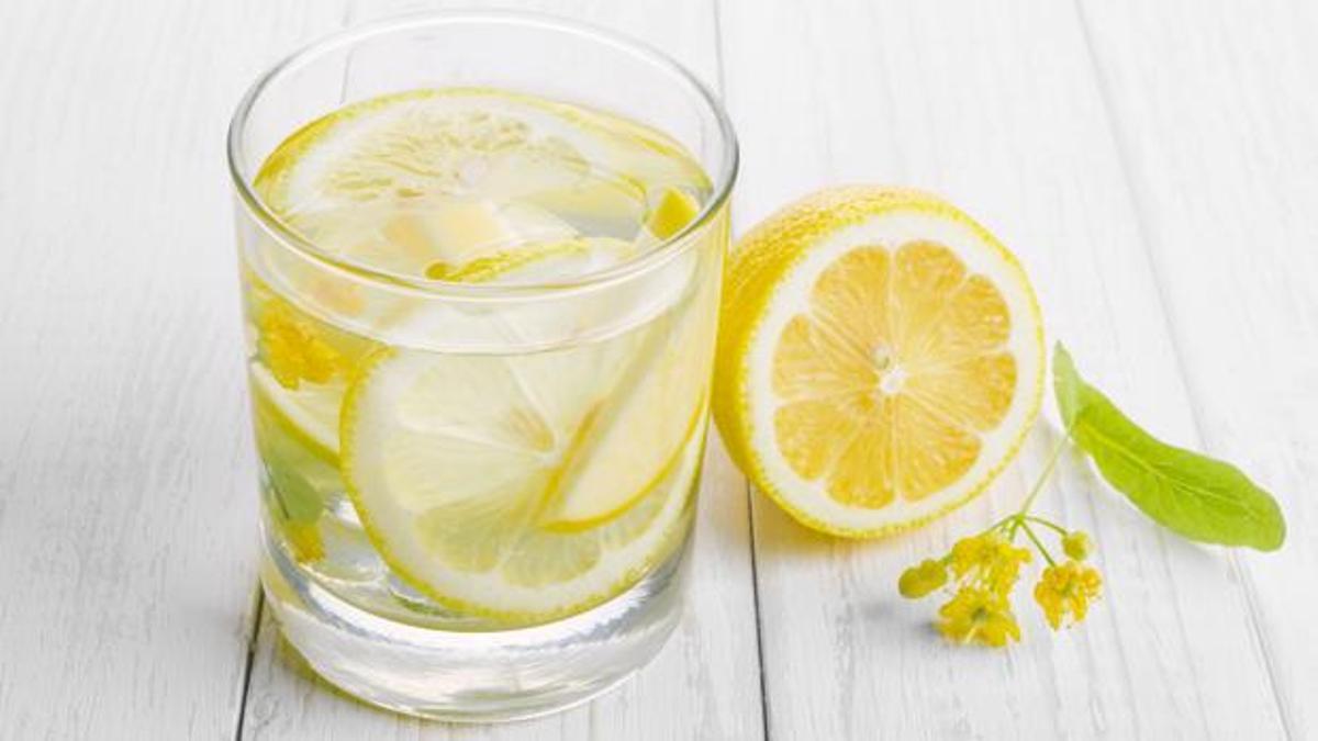 Agua, limón y bicarbonato: beneficios del trío perfecto