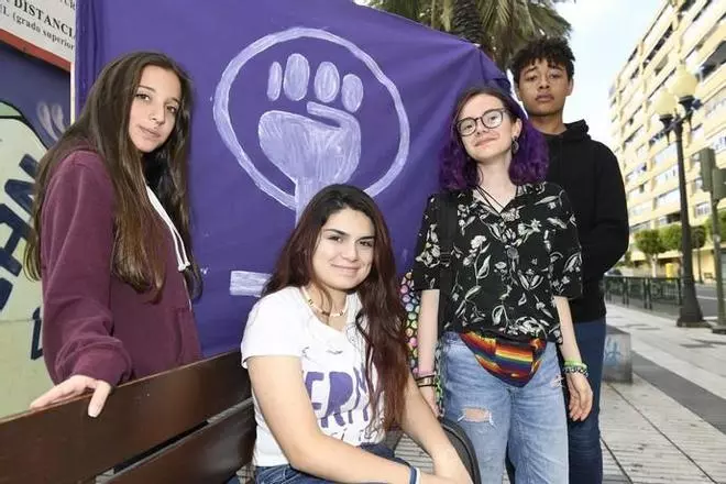 Estudiantes con el movimiento feminista