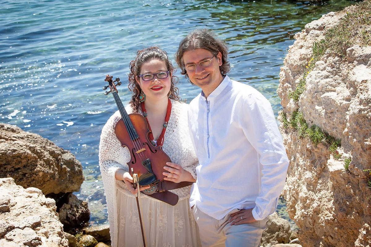 Una imagen promociola del dúo Bis@biS