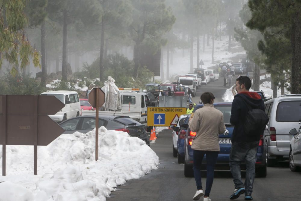 Miles de grancanarios suben a la Cumbre