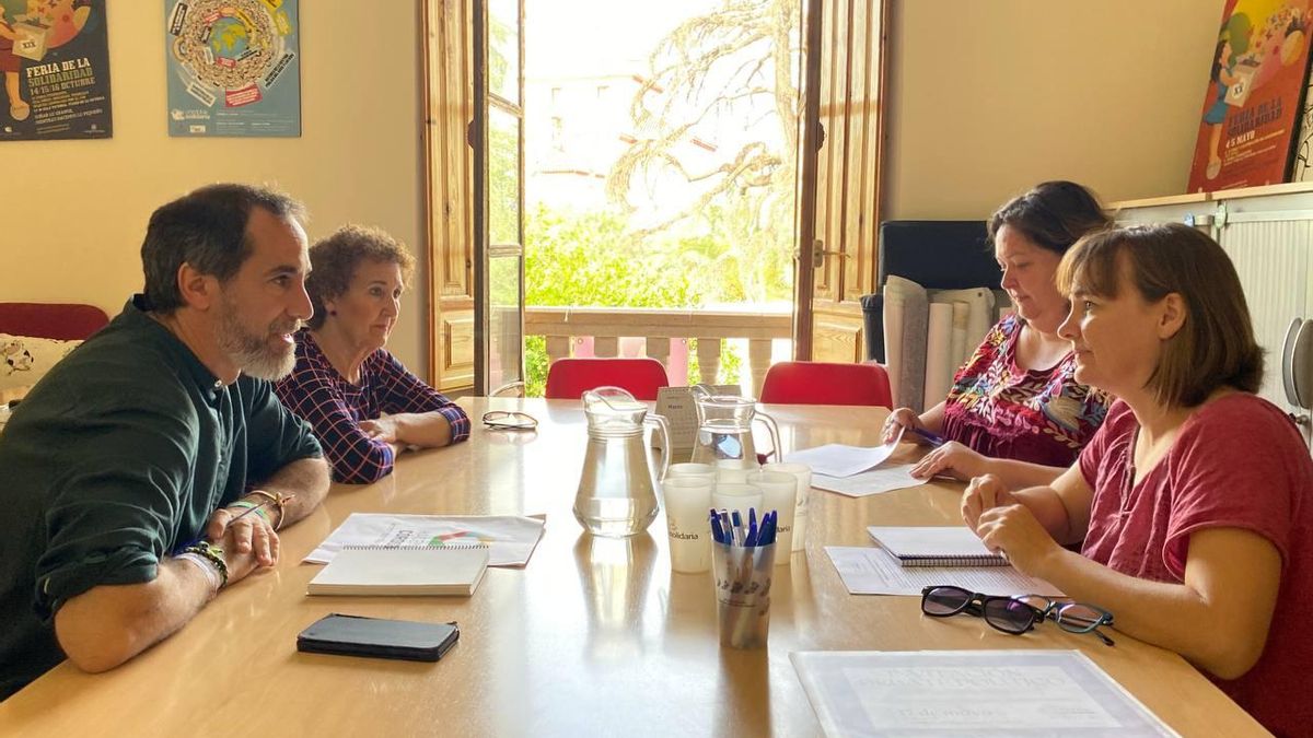 Reunión de Hacemos Córdoba con Córdoba Solidaria, con Juan Hidalgo a la cabeza.