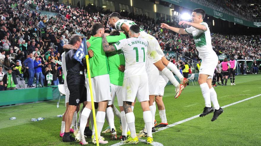 Las imágenes del partido Elche CF - Albacete Balompié (3-2)