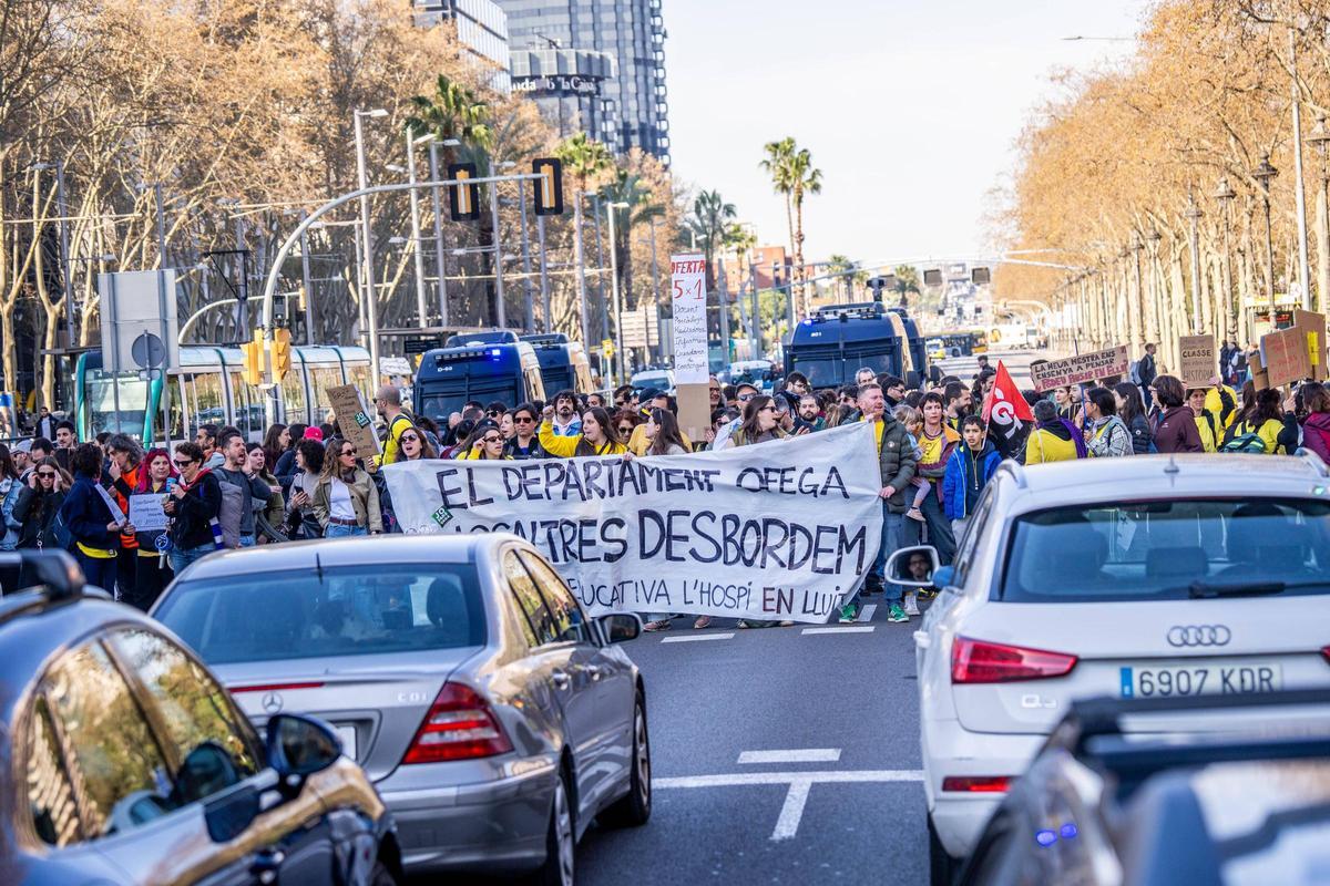 La manifestación de profesores toma el centro de Barcelona
