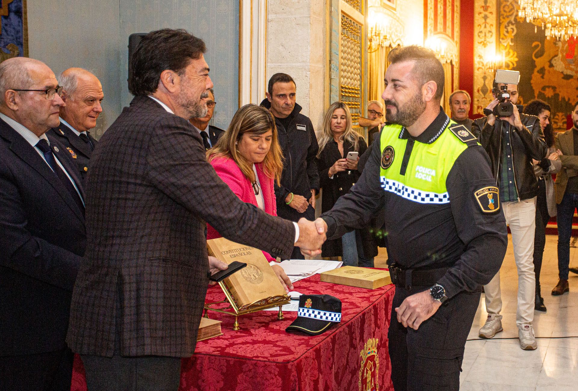 Toma de posesión de 22 Policías Locales y 15 Bomberos