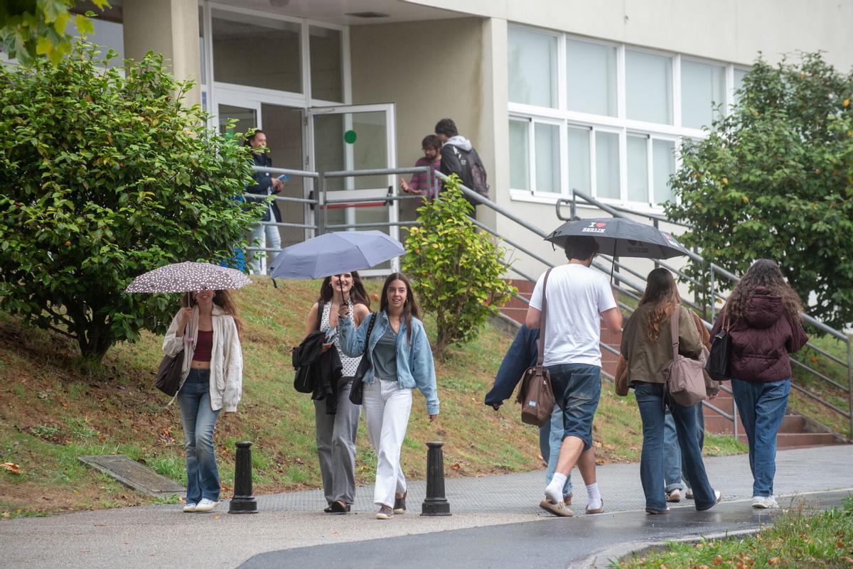La Universidade da Coruña abre curso con más alumnado de grado sin reducir plazas: se incorporan 3.477 nuevos alumnos y 33 carreras cubren matrícula.